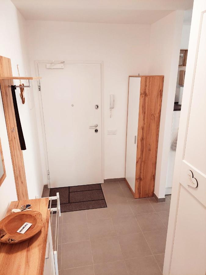 Newhome Nicole Premantura Eksteriør billede